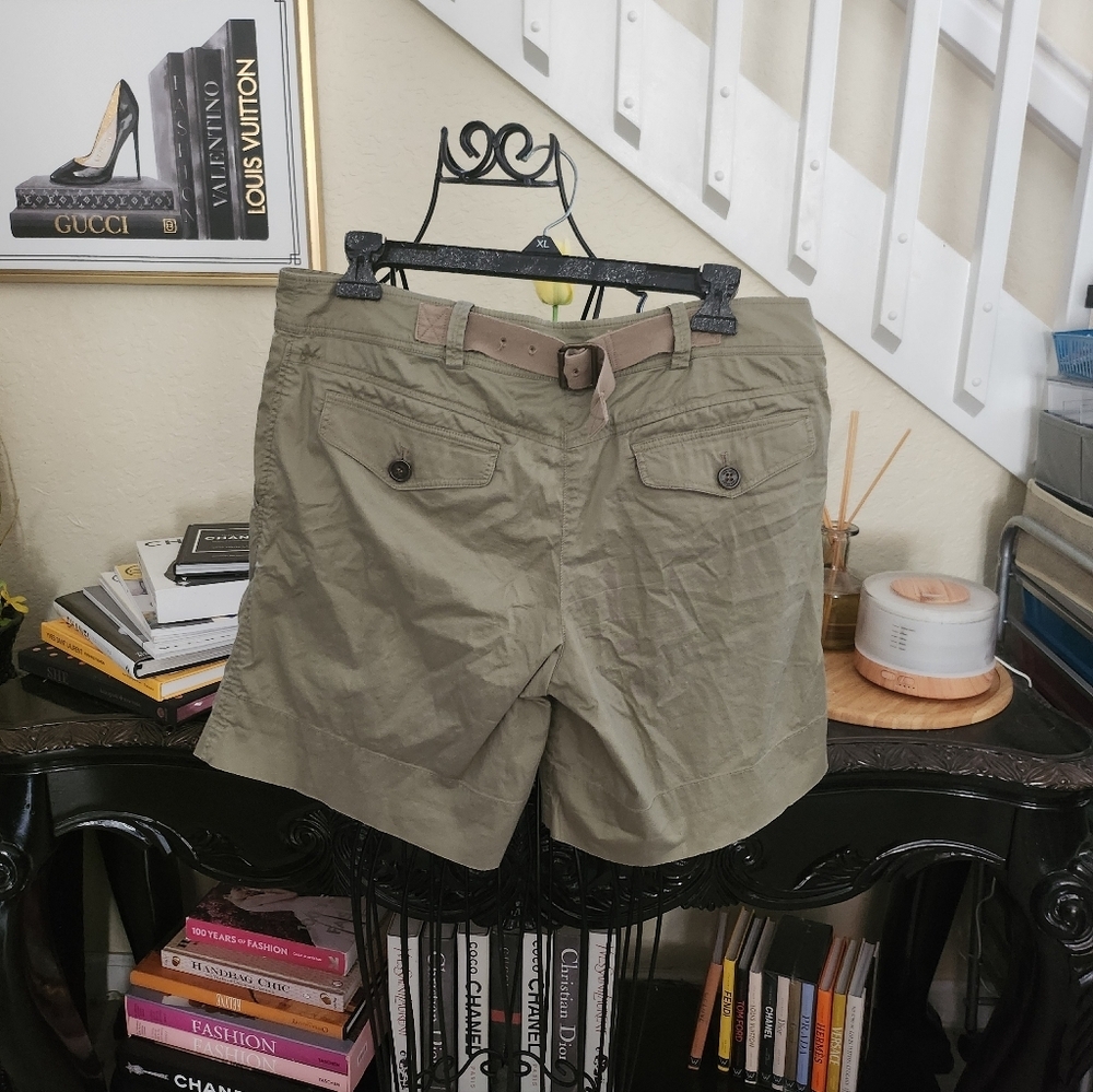 Burberry shorts size 8 - Picture 2 of 4